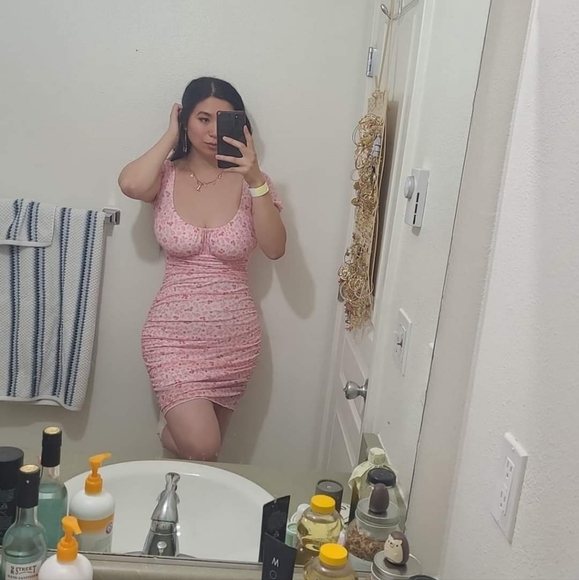 Meet your Posher, Lia - Picture 4 of 8